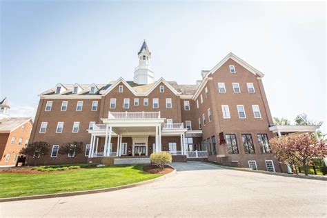 delafield hotel wisconsin.